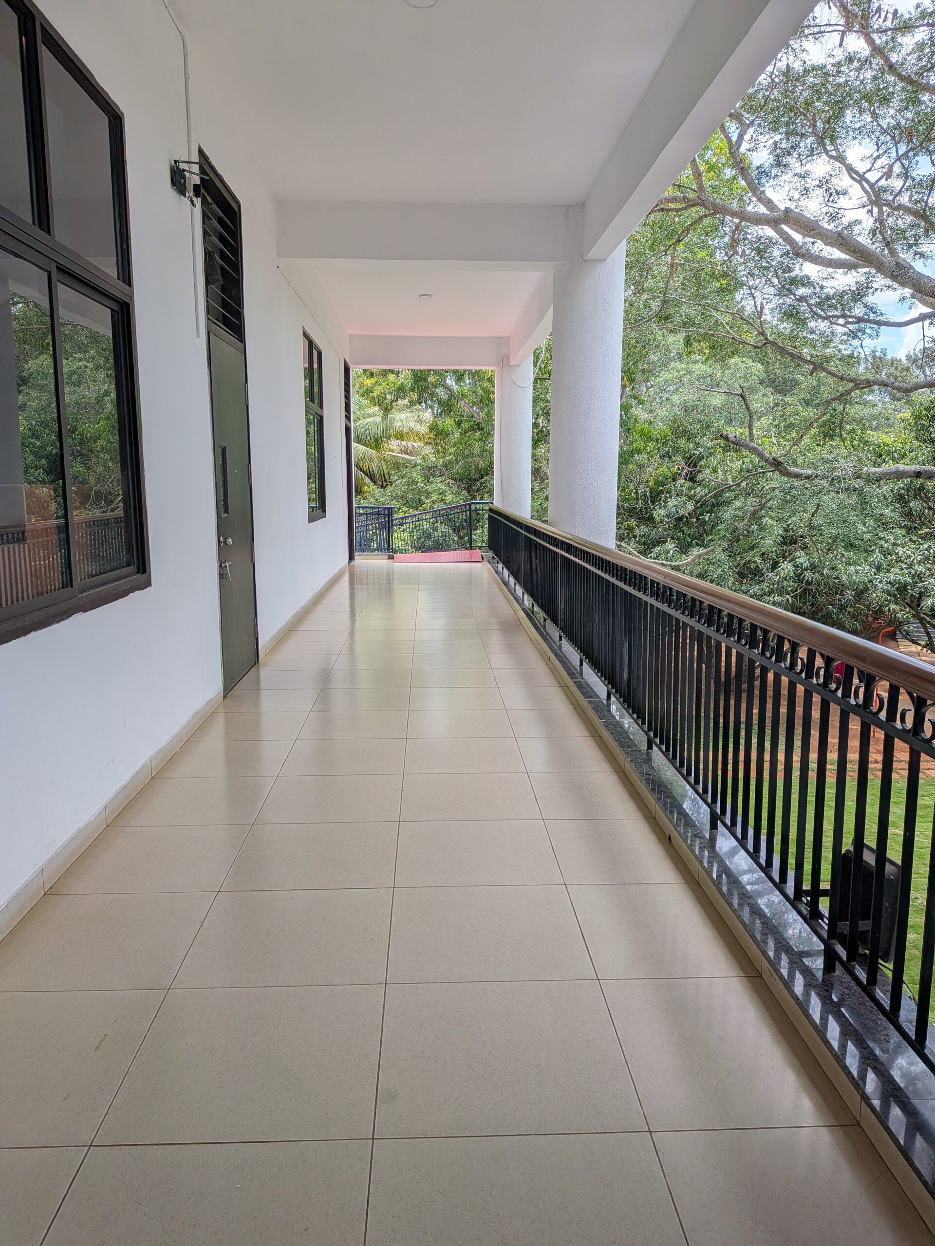 Open corridors around the academic spaces